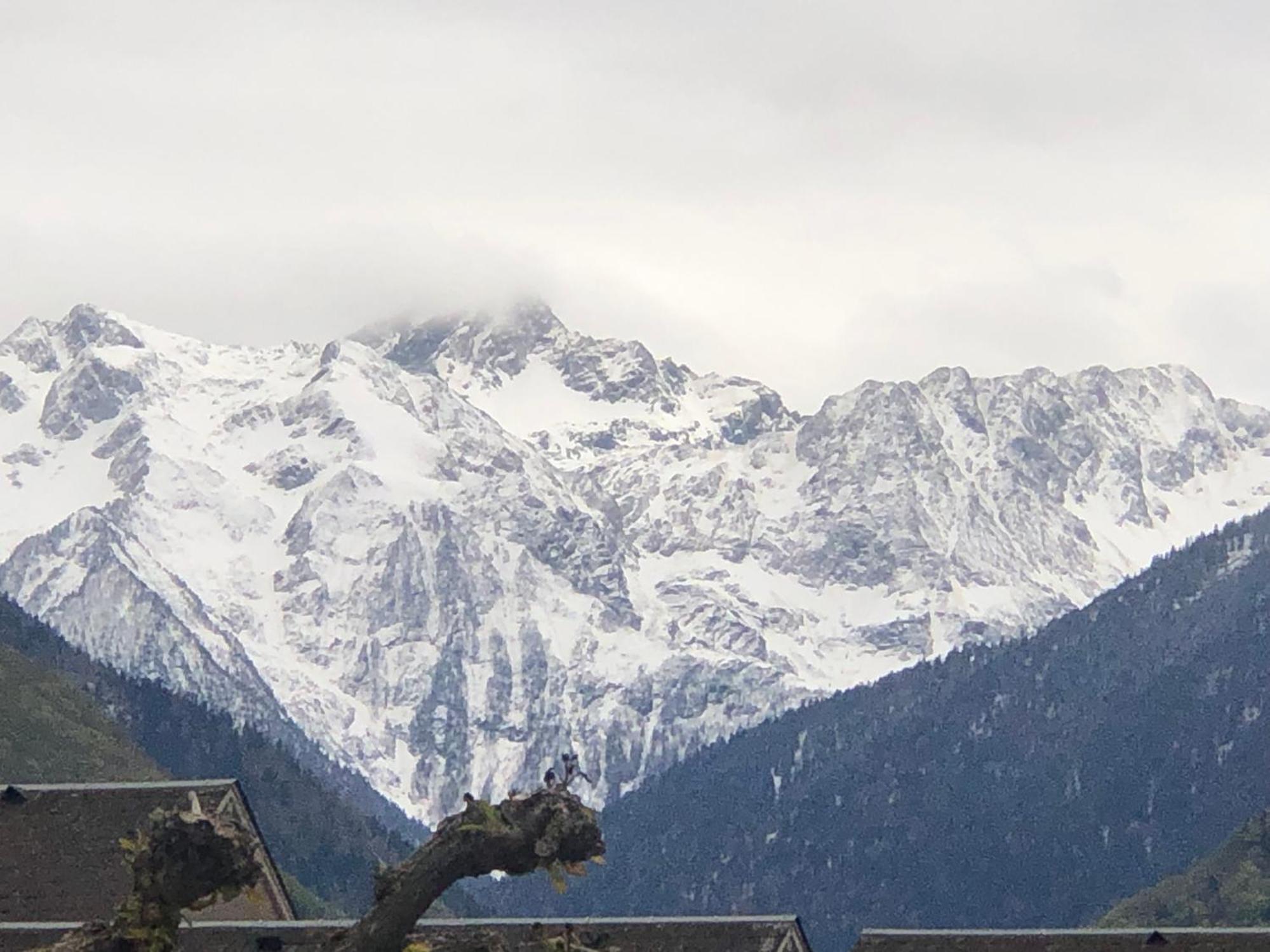 Appart T 3 Bagneres-De-Luchon Vue Montagne - Piscine Mi Juin Bagian luar foto